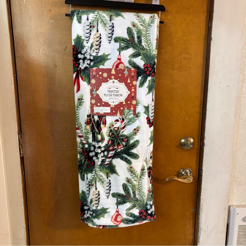 Christmas Holiday Throw blanket. NEW oversized 60 x 70
